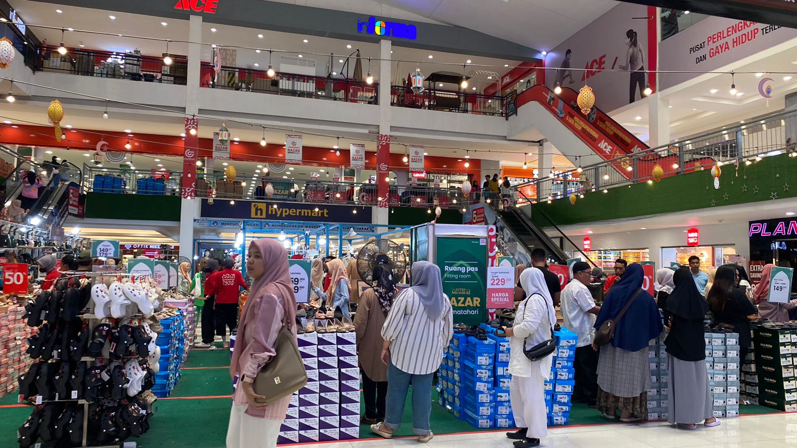 Belanja Keperluan Lebaran, Pengunjung Benmall Tembus 15 Ribu Orang Per Hari