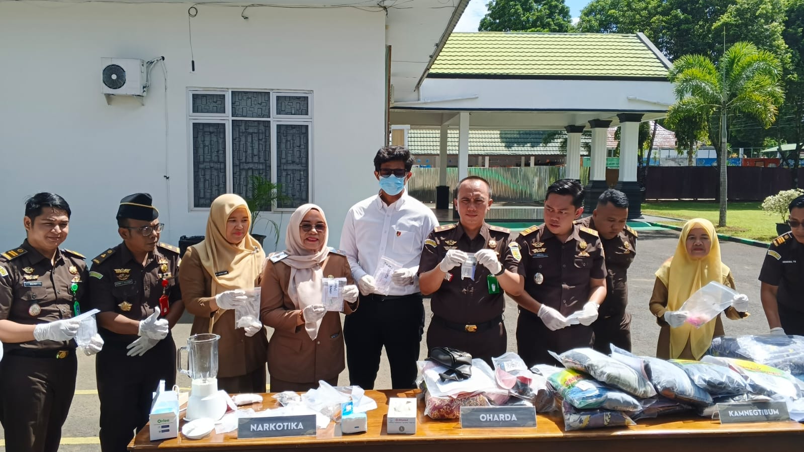 Kejari Bengkulu Utara Musnahkan 53 Barang Bukti, Termasuk 25 Gram Sabu dan Ganja