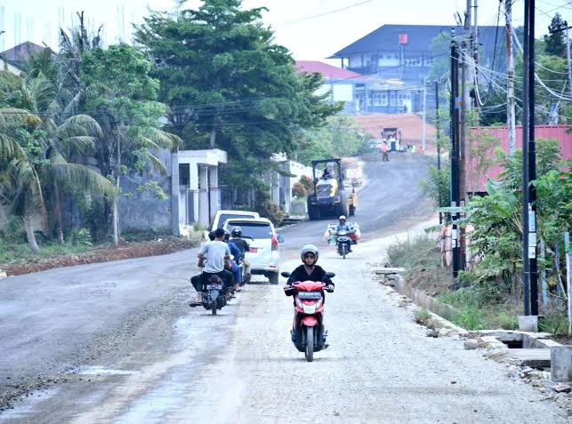 Anggaran Rp7 Miliar, Pemkot Bengkulu Lanjutkan Pembangunan Jalan Aru Jajar Hingga Desember 2025