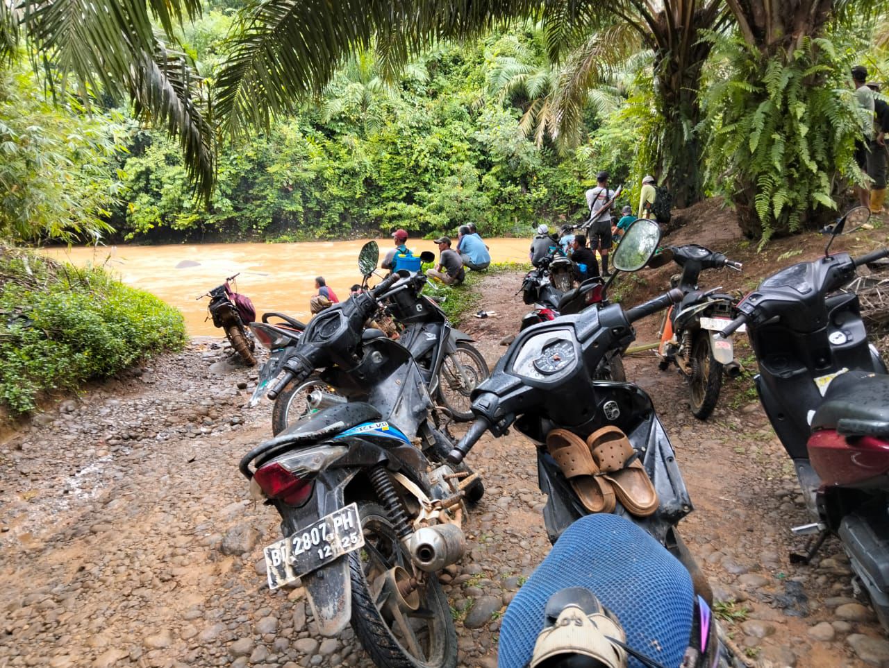 Terbawa Air Bah Saat Pulang dari Kebun, Warga Lansia Desa Simpang Seluma Utara Dilaporkan Hanyut