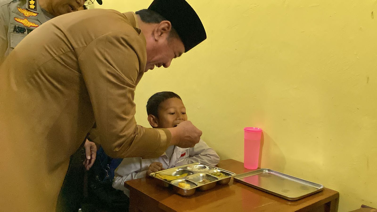 Plt Gubernur Bengkulu Tinjau Program Makan Bergizi Gratis di SLB N 1 Kota Bengkulu