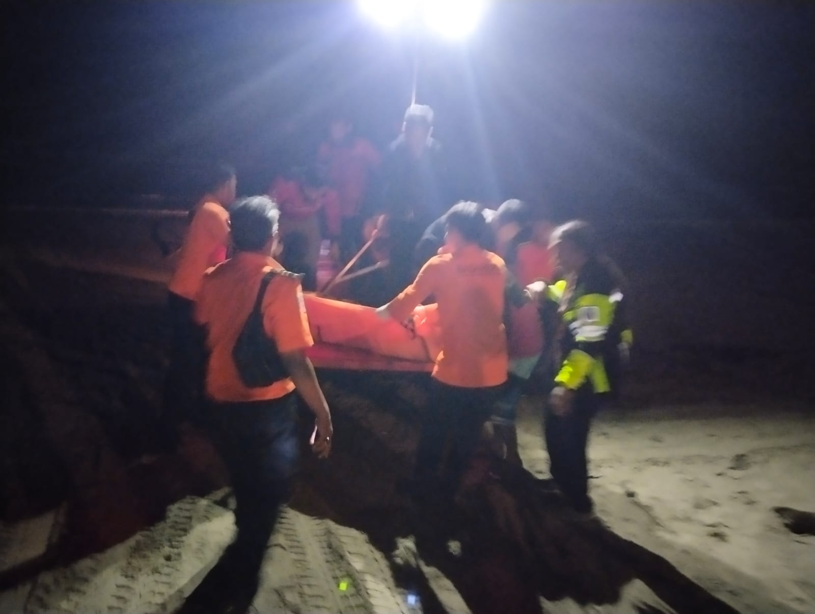 Sempat Hilang, Korban Tenggelam di Pantai Pasir Putih Bengkulu Berhasil Ditemukan