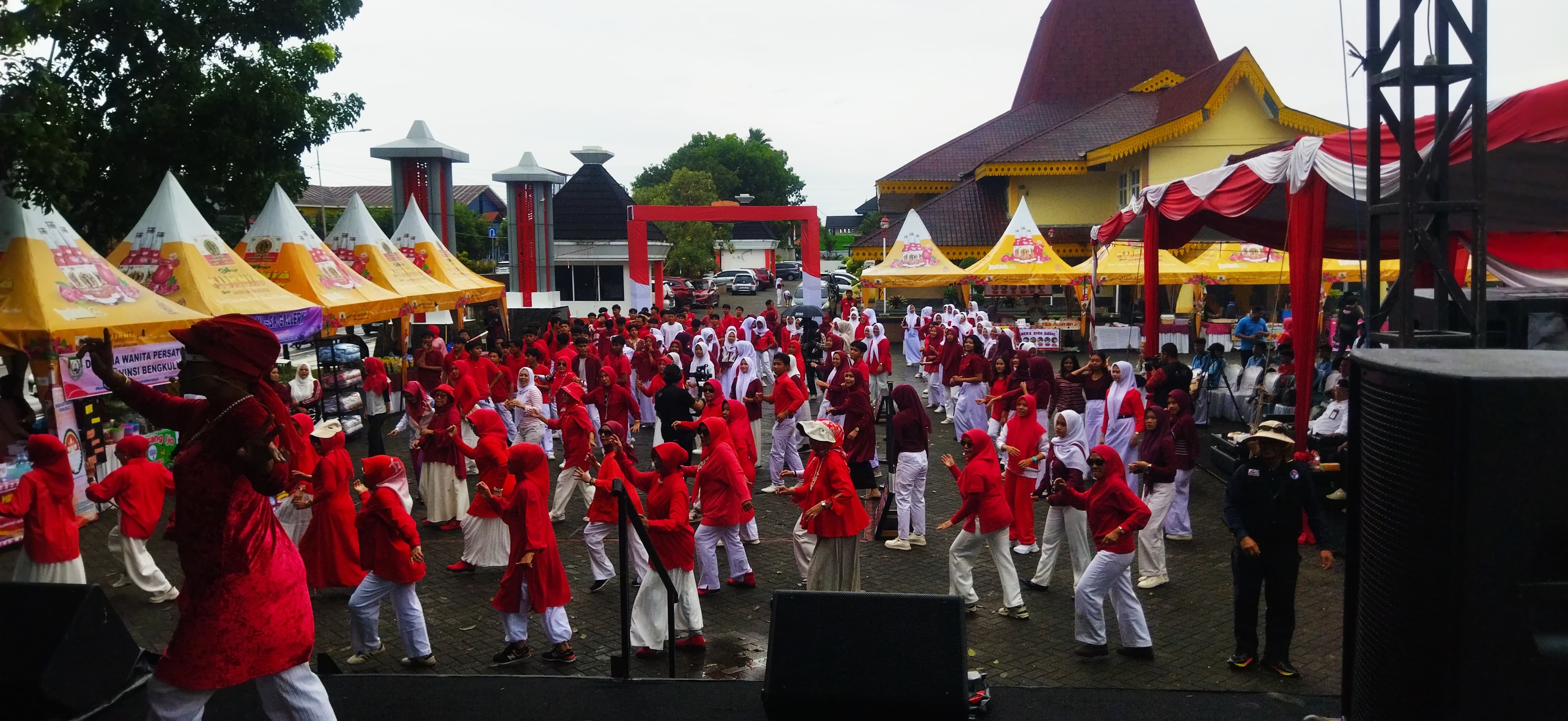 Bazar UMKM dan Perlombaan Tradisional Meriahkan Pekan Budaya Merah Putih 2025 