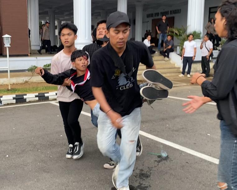 Polresta Bengkulu Kerahkan 800 Personel Untuk Amankan Aksi Mahasiswa, Kontak Fisik Tak Bisa Dihindarkan 