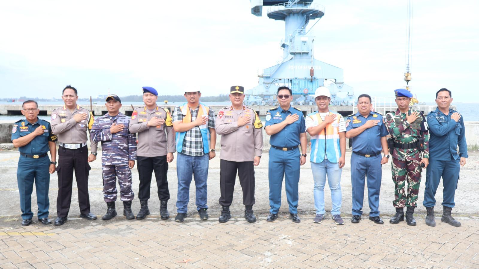 Pantau Objek Vital, Wakapolda Bengkulu Cek Stok BBM hingga Kesiapan Kapal ke Enggano