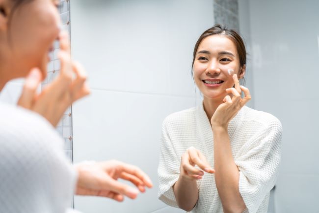 Apakah Boleh Memakai Sunscreen di Malam Hari? Jangan Penasaran Ini Jawabannya