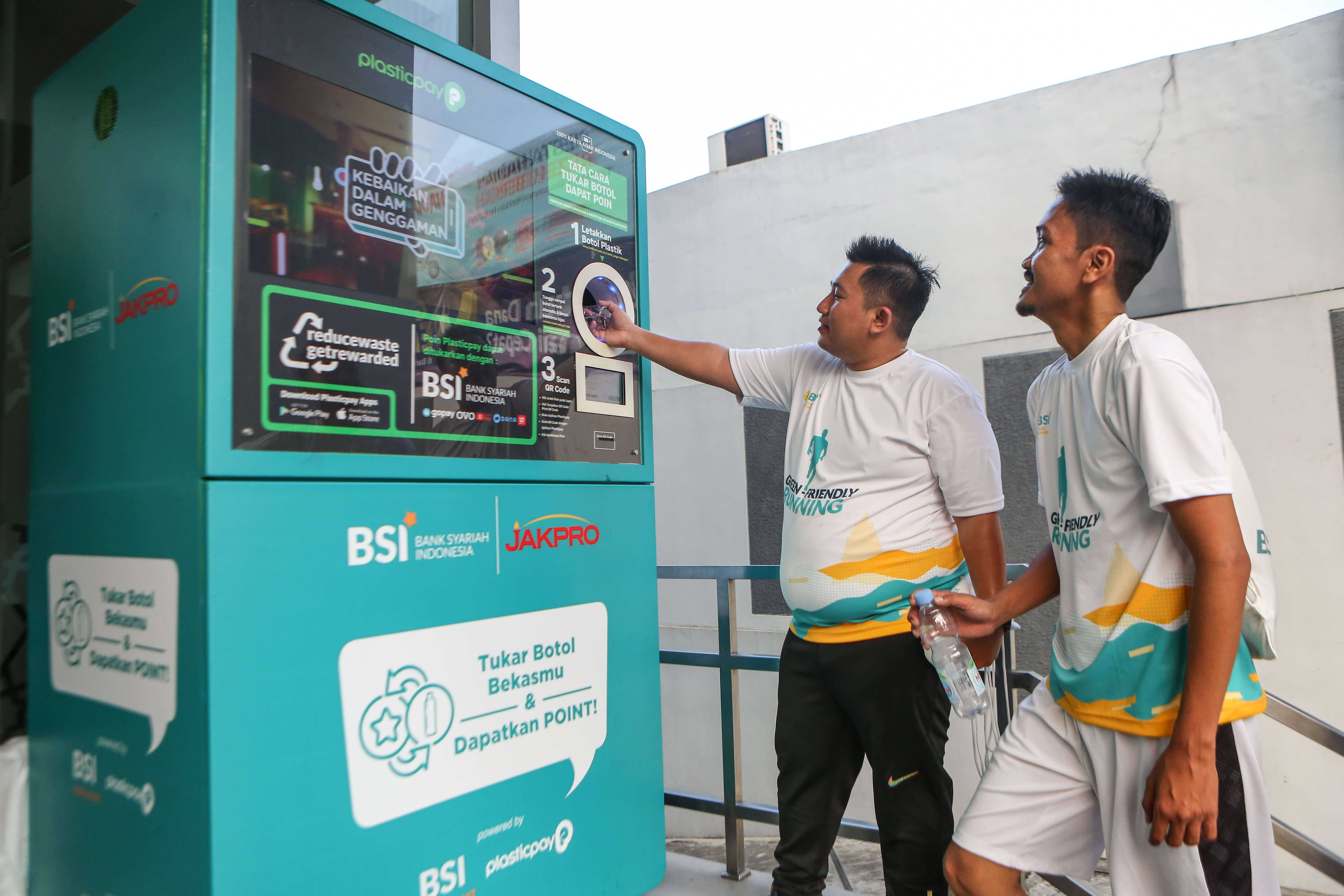 BSI Kumpulkan Lebih dari 5.000 Sampah Botol Plastik di Jogja Marathon 2023