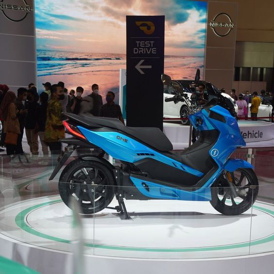 ALVA One XP Resmi Rilis Pada IIMS 2024, Hadirkan Desain Striping Terbaru 