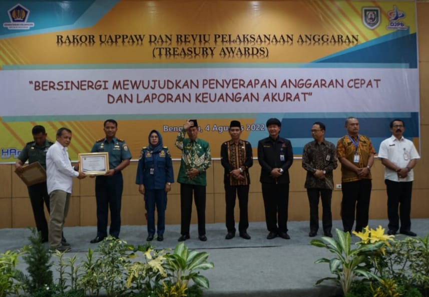 Lanal Bengkulu Terima Treasury Awards 2022 