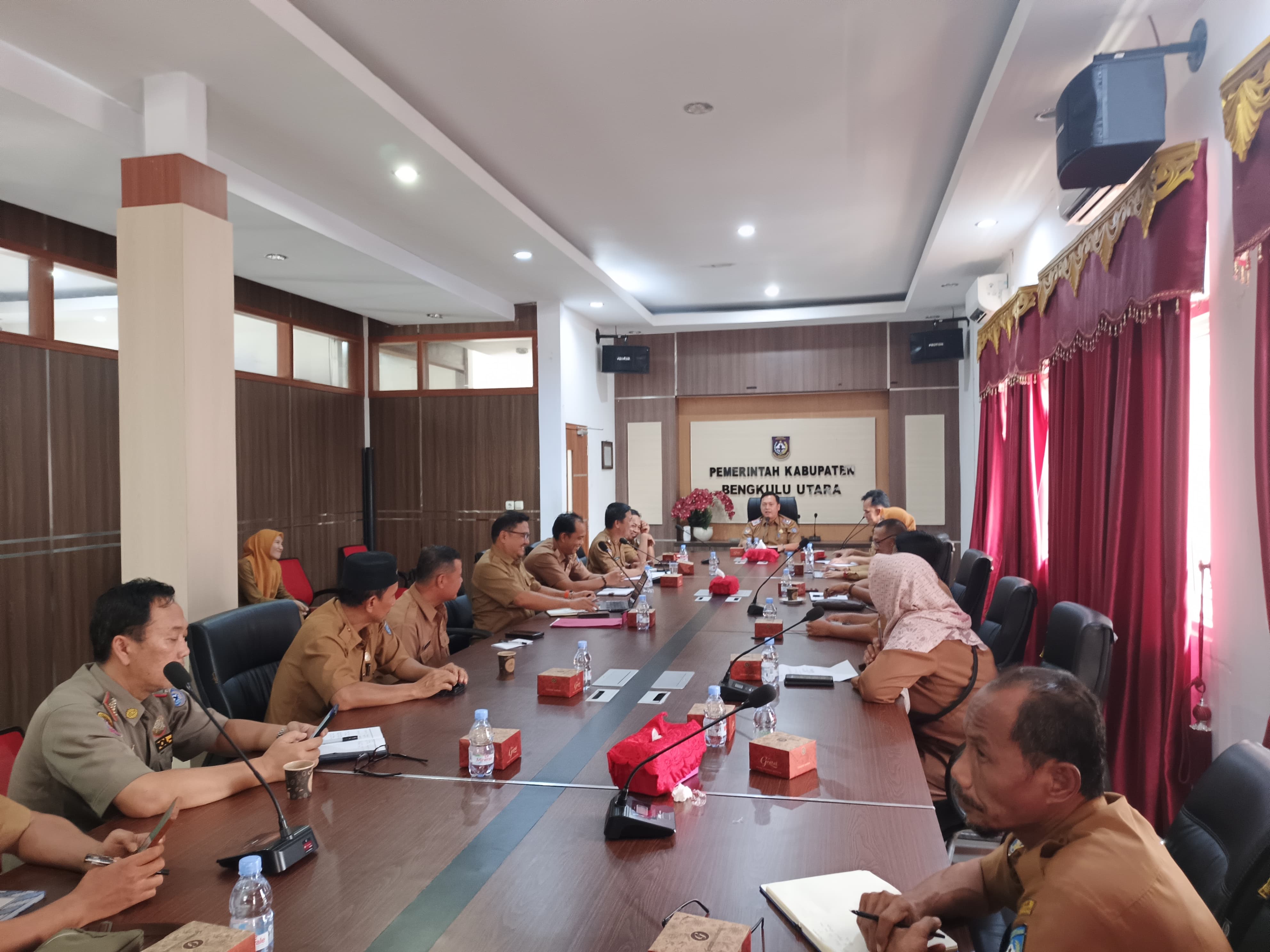 Sekda Fitriyansyah Pimpin Rapat Koordinasi Lintas OPD Guna Persiapan HUT Bengkulu Utara 4 Juli Mendatang