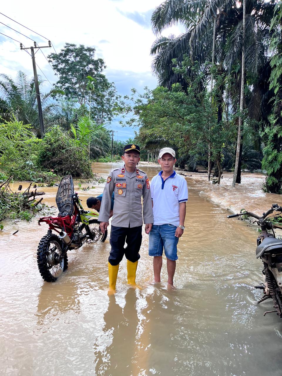 Banjir Landa Enam Desa di Batik Nau, Polisi Turun Tangan Bantu Warga dan Pendataan