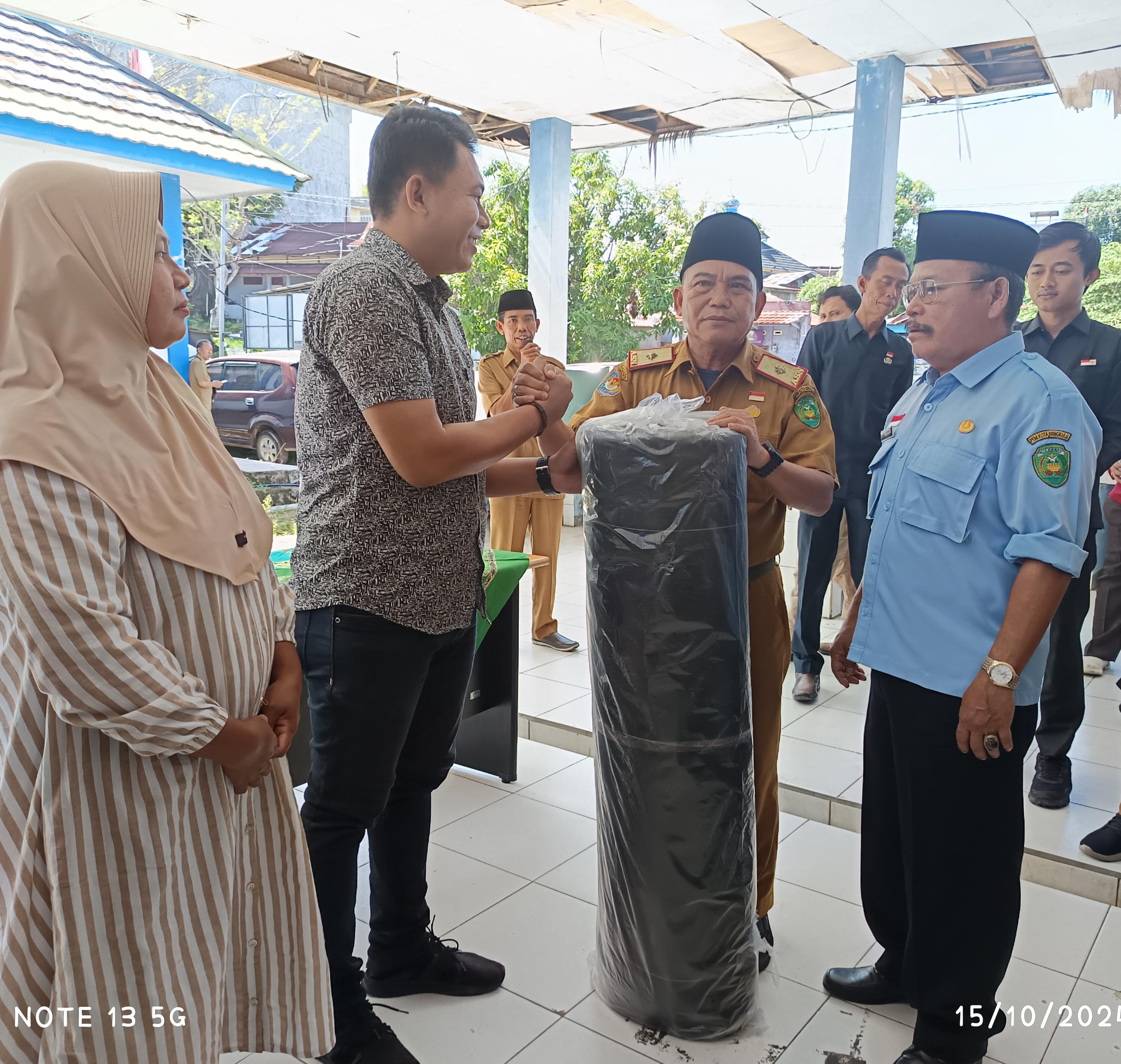 DKP Bengkulu Bagikan Alat Penunjang untuk Usaha Pengolahan Ikan