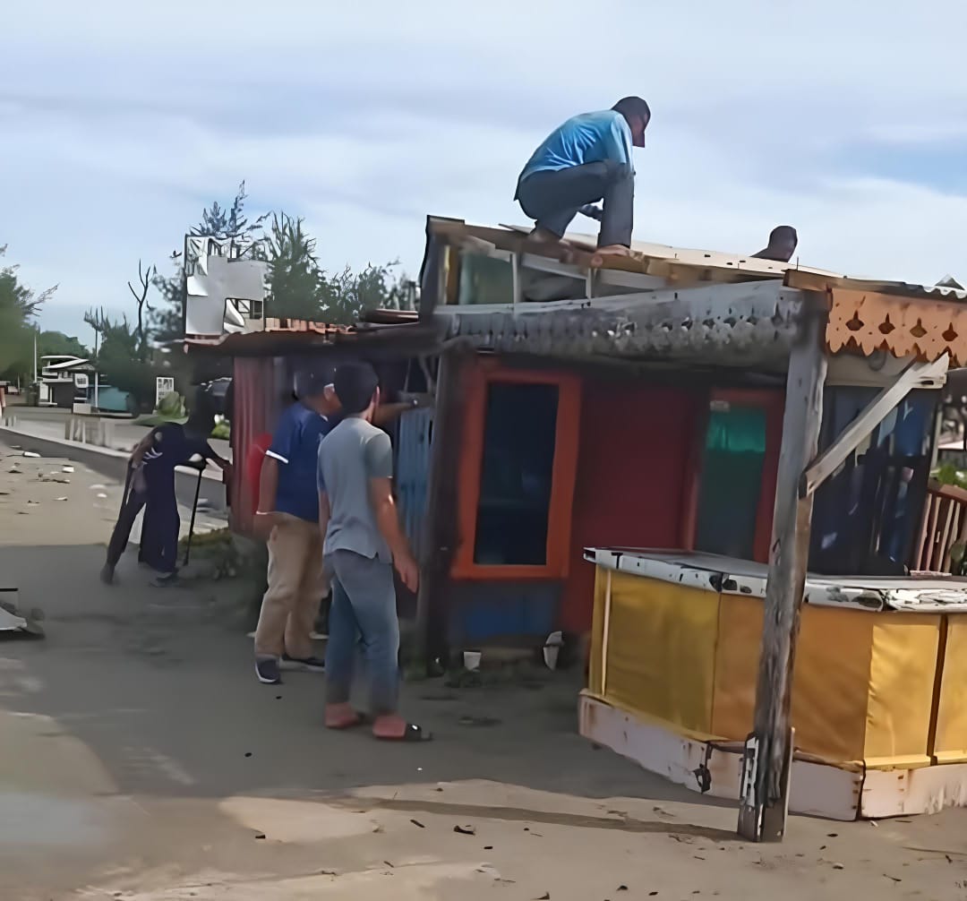 Pedagang Pantai Panjang Bongkar Lapak Secara Mandiri, Wali Kota Apresiasi Langkah Sukarela