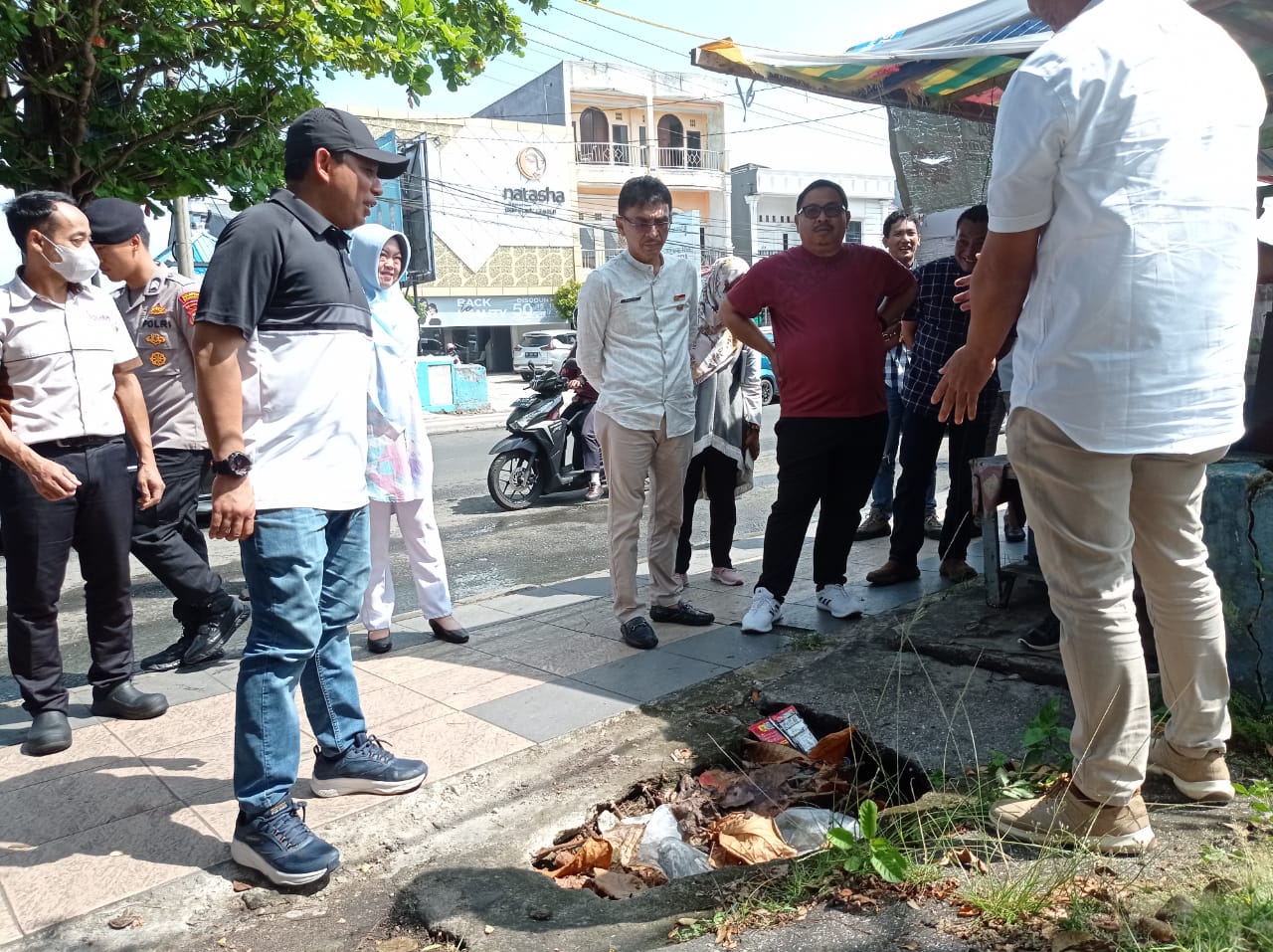 Wawali Bengkulu Sidak Lokasi Limbah Solaria yang Cemari Jalan Raya