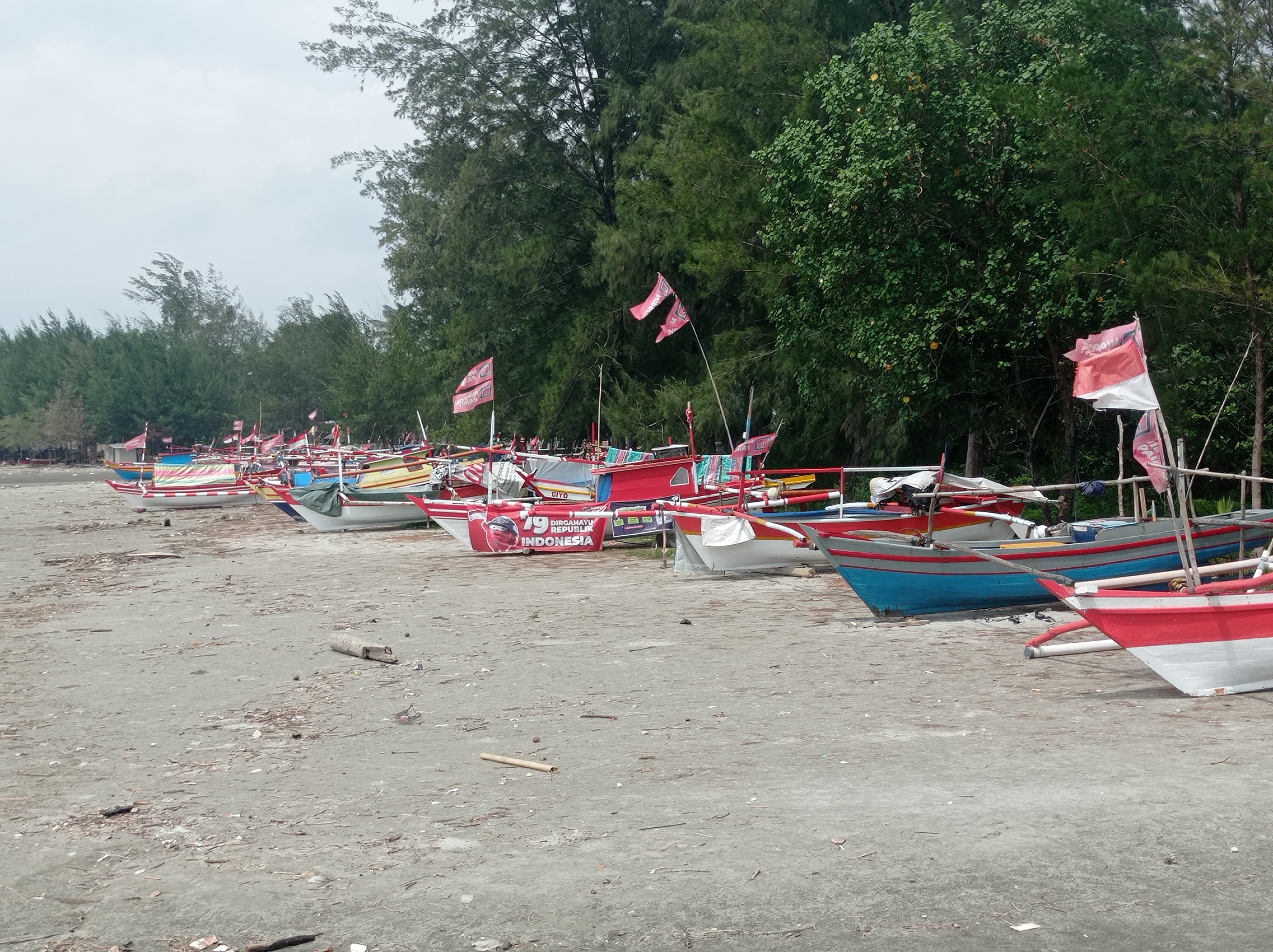 Nelayan Kota Bengkulu Mengeluh Sulit Dapatkan Pertalite untuk Bahan Bakar Kapal