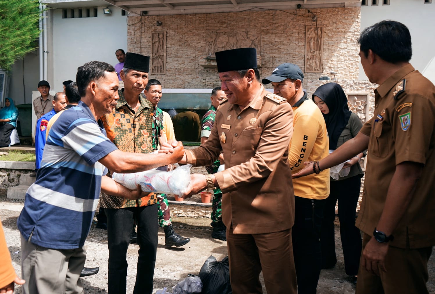  Peringati Hari Ikan Nasional, 2 Juta Benih Ikan Dibagikan ke Masyarakat Bengkulu 