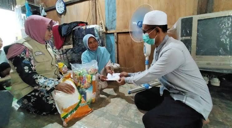 Akhir Tahun Baznas Salurkan Bantuan Beras dan Sembako ke Ratusan Mustahik