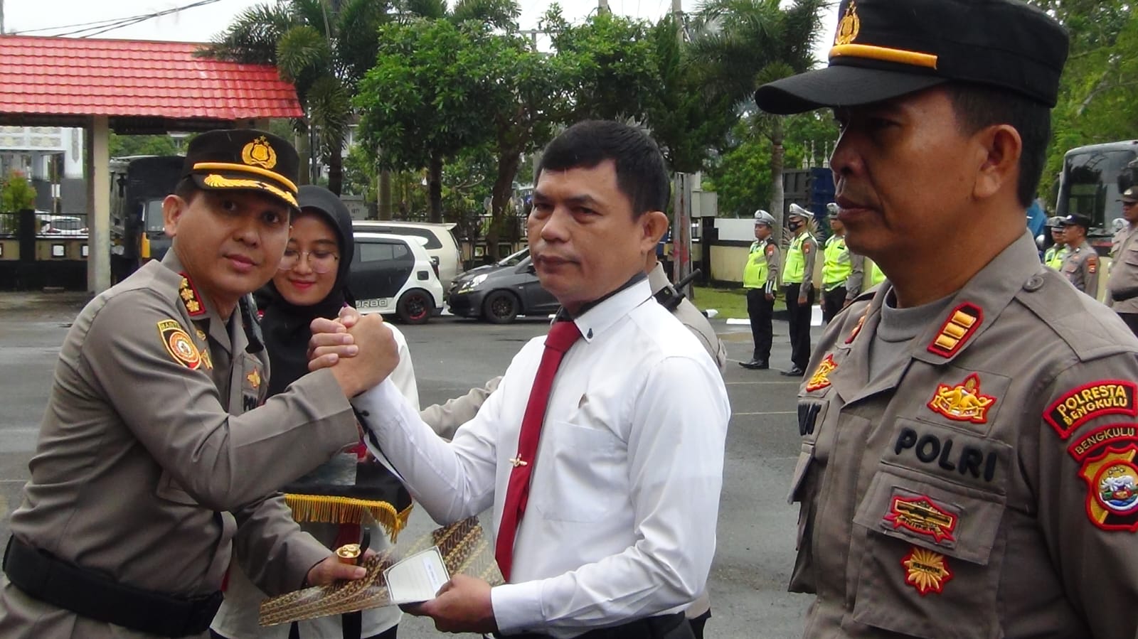 Puluhan Personel Polresta Terima Hadiah dari Pemkot Bengkulu 