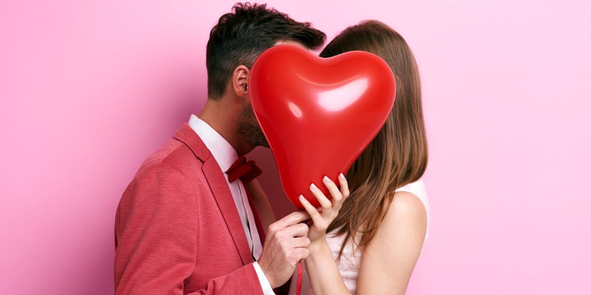 Tips Gaya Ciuman Manis dan Romantis yang Bisa Dilakukan Bersama Pasangan