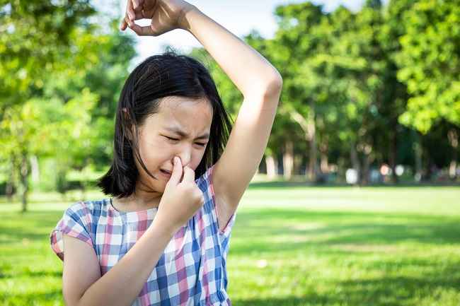 Kapan Anak Boleh Pakai Deodoran? Ini Penjelasannya