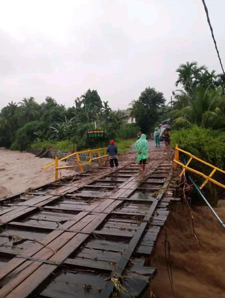 Sungai Meluap,  Jembatan Penghubung Desa Surau Bengkulu Tengah Rusak