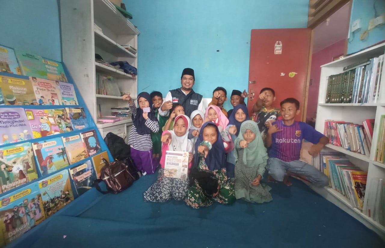 Deni Setiawan, Sosok di Balik Rumah Belajar Anak Yatim Dhuafa di Pesisir Bengkulu