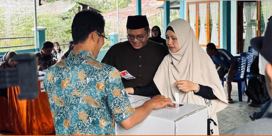 Ketua Provinsi Bawaslu Provinsi Bengkulu Nyoblos di Rejang Lebong