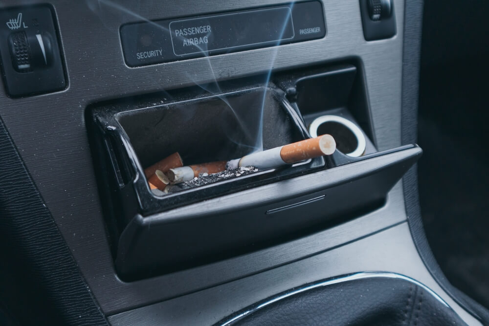Ini Kerugian Sering Merokok Dalam Mobil