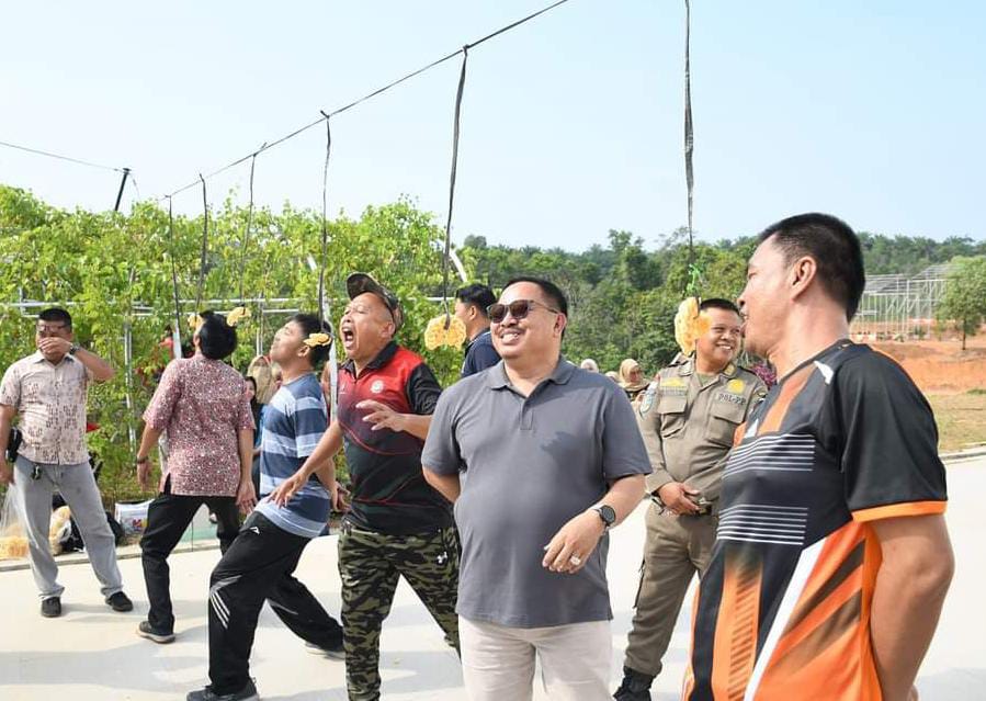 Pj Walikota dan Pejabat Pemkot Bengkulu Lomba Makan Kerupuk, Rangkaian Kemeriahan HUT Ke-79 RI