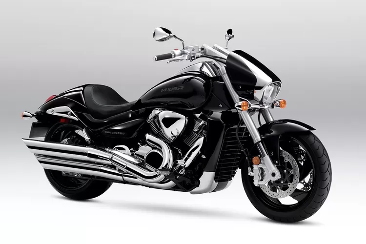 Suzuki Boulevard Motor Pesaing Moge Harley-Davidson, Tampang Kekar dengan Mesin Besar