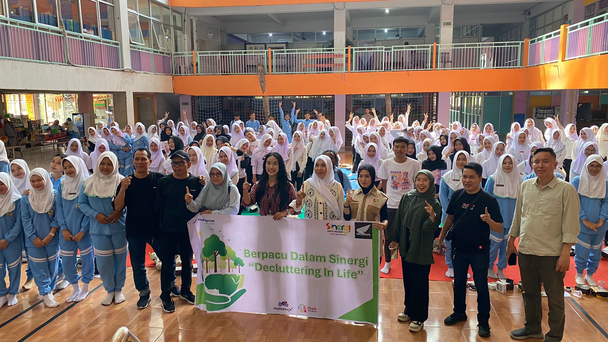 Decluttering in Life Astra Motor Bengkulu: Olah Sampah Rumah Tangga Jadi Produk Bernilai
