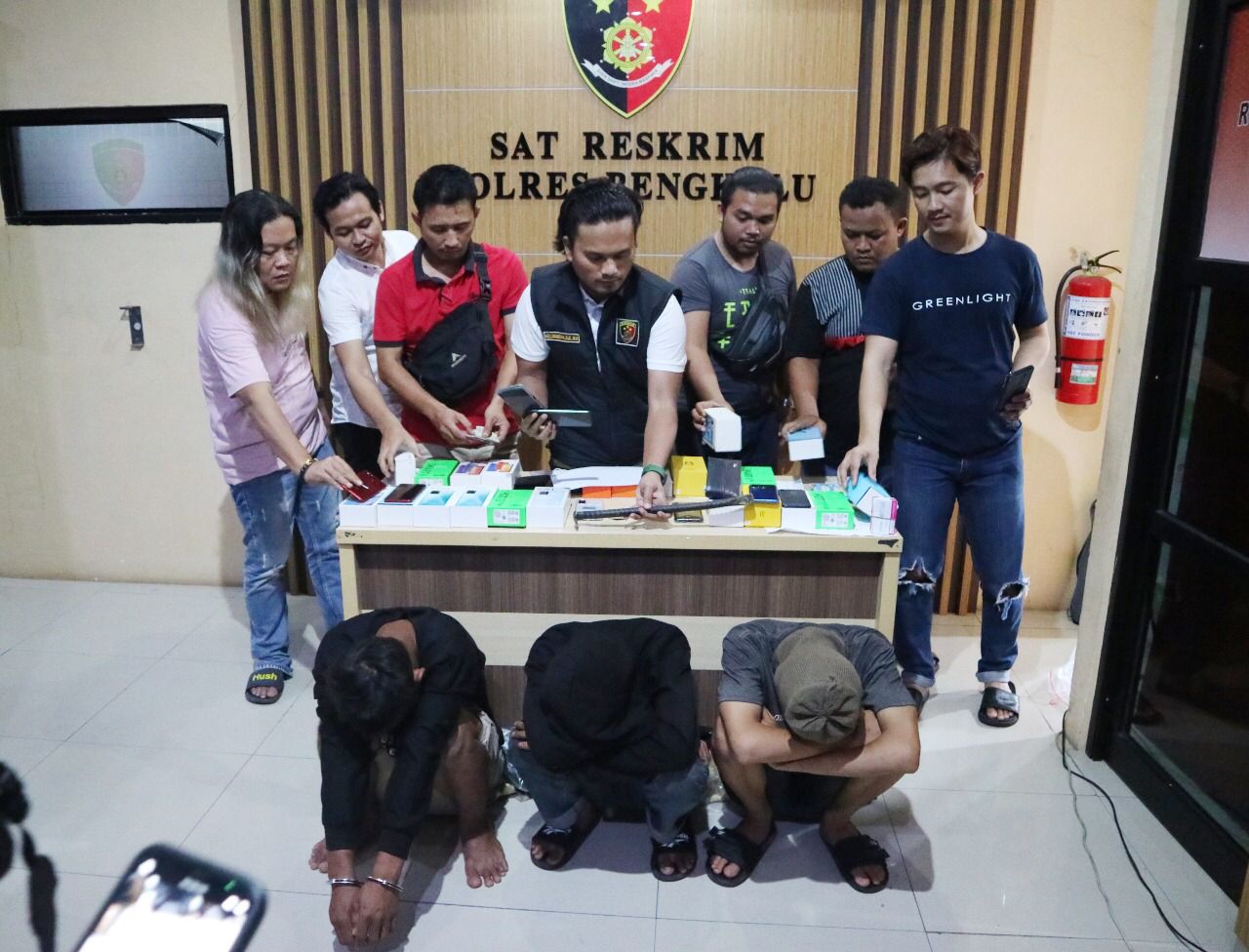 Komplotan Pelaku Pembobol Konter di Bengkulu Ditangkap, Puluhan Handphone Disita 