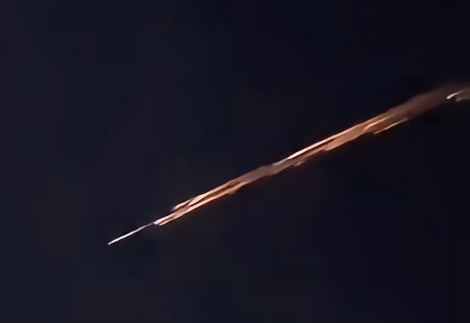 Heboh Cahaya Merah Melintas di Langit Sumatera, Diduga Fenomena Langit 2026