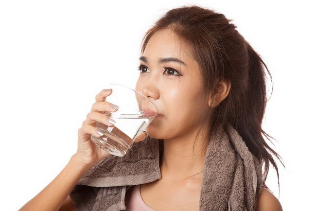 Mitos dan Fakta Tentang Minum Air Hangat yang Sering Didengar