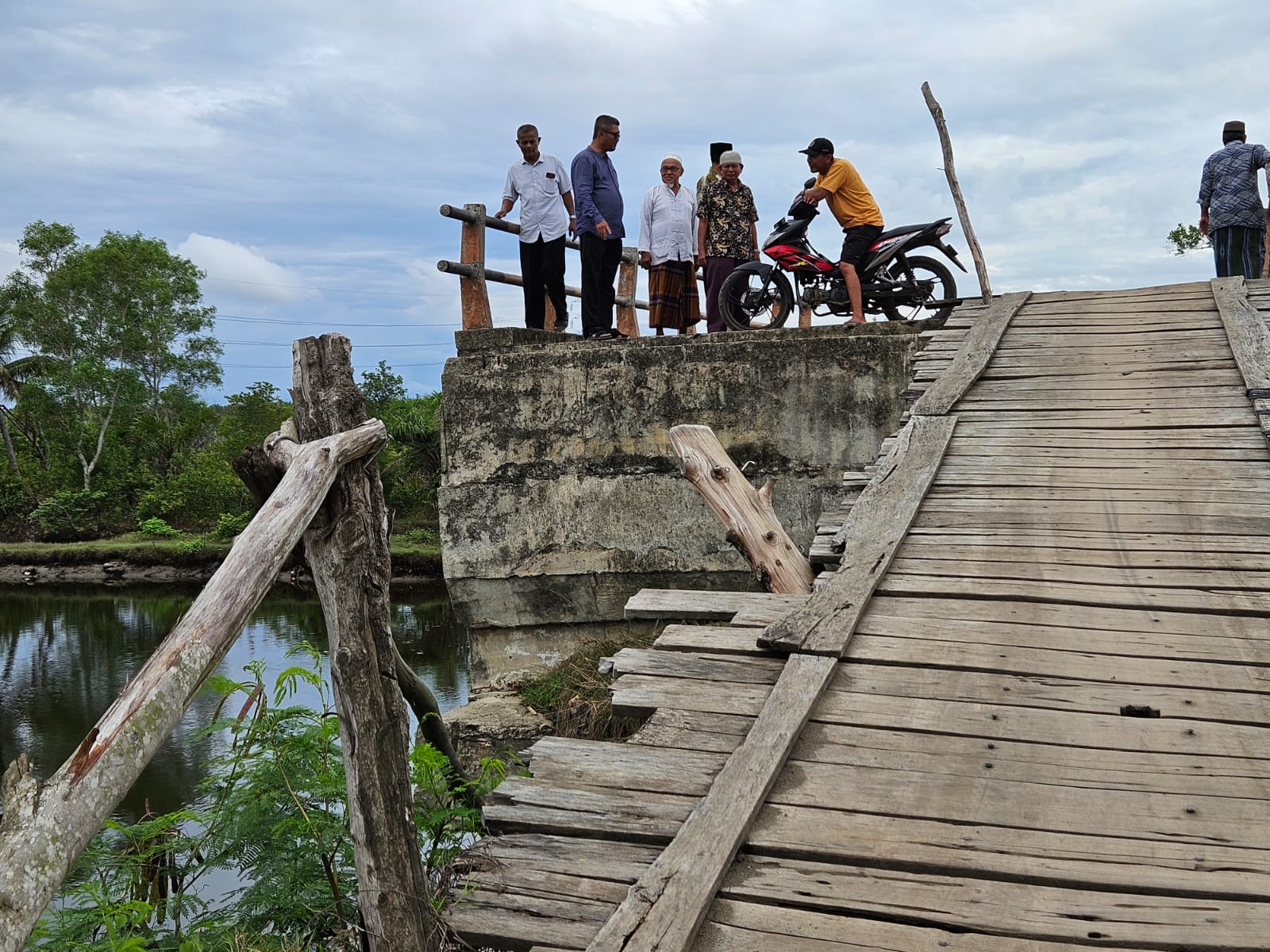 Janji Sukatno: Perbaiki Jembatan Teluk Sepang yang Memprihatinkan