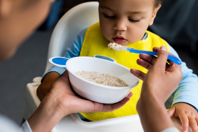 Mana yang Lebih Baik? Bubur Bayi Instan atau Bubur Bayi Buatan Sendiri