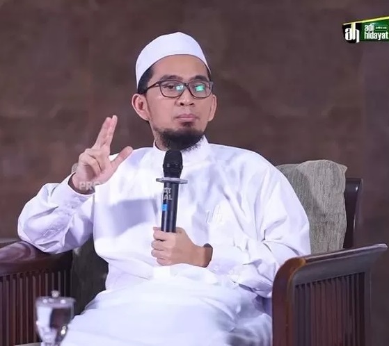 Dalam Kondisi Apapun, Ustadz Adi Hidayat: Jangan Tinggalkan Zikir ini Setelah Sholat