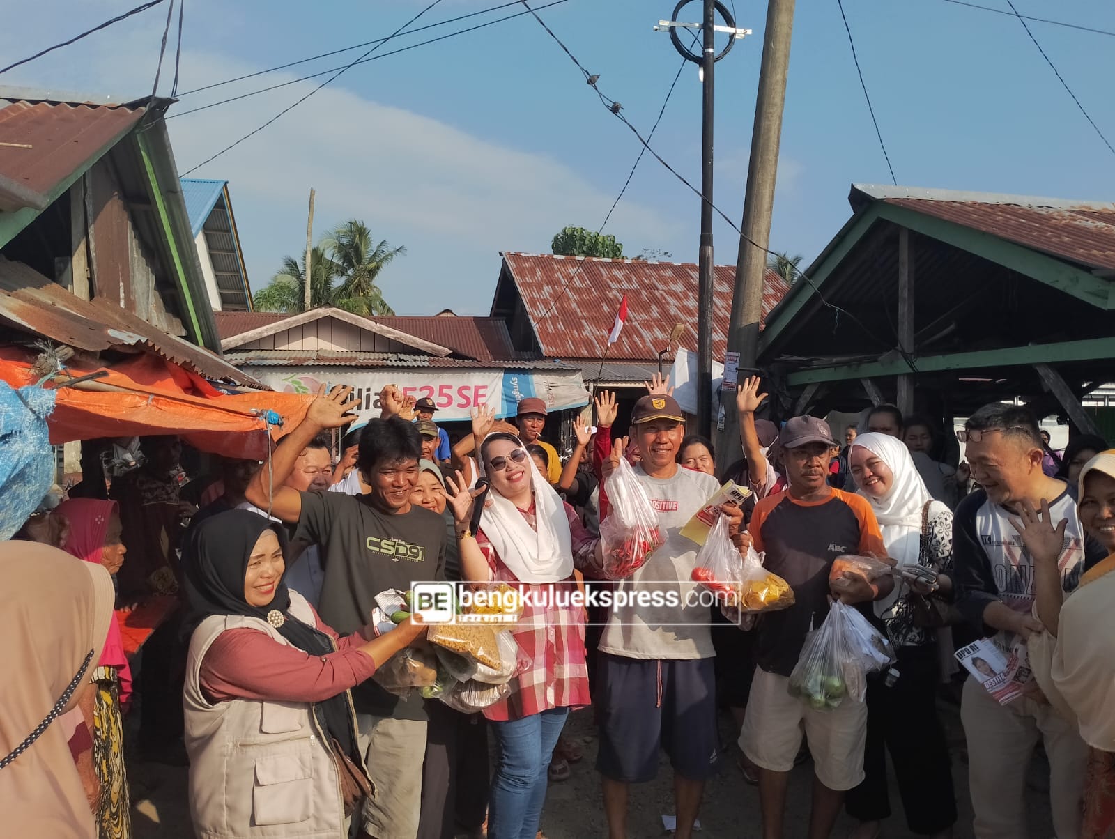 Dua Pasar di Bengkulu Selatan Dibuat Heboh Oleh Apt Destita Khairilisani