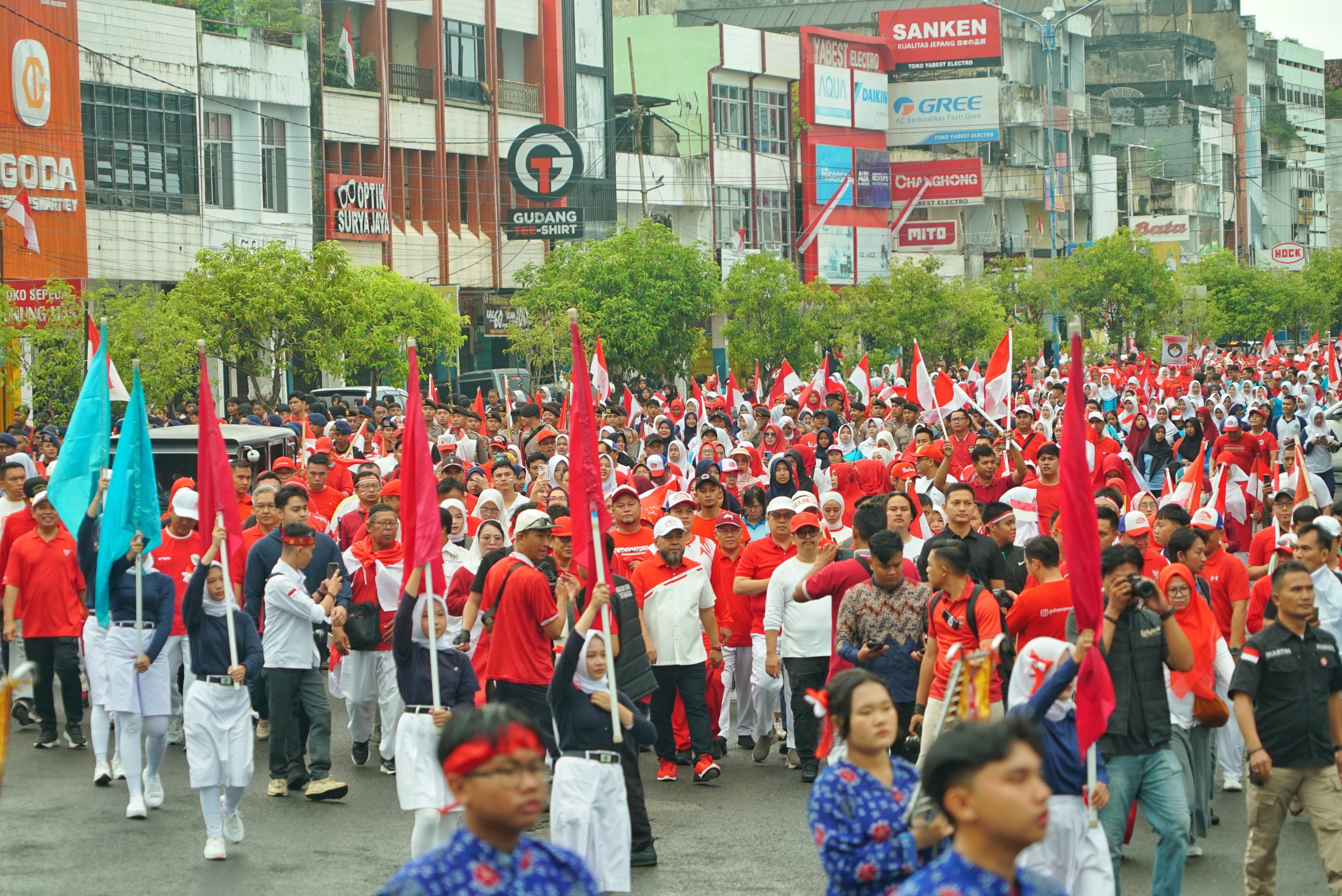 Semangat Nasionalisme Bengkulu Terpancar dari Kirab Merah Putih yang Dihadiri Ribuan Masyarakat 