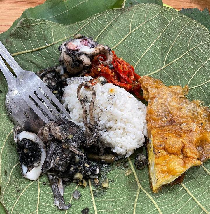  Rela Antri ! Nasi Jamblang Mang Dul, Terenak se-Cirebon