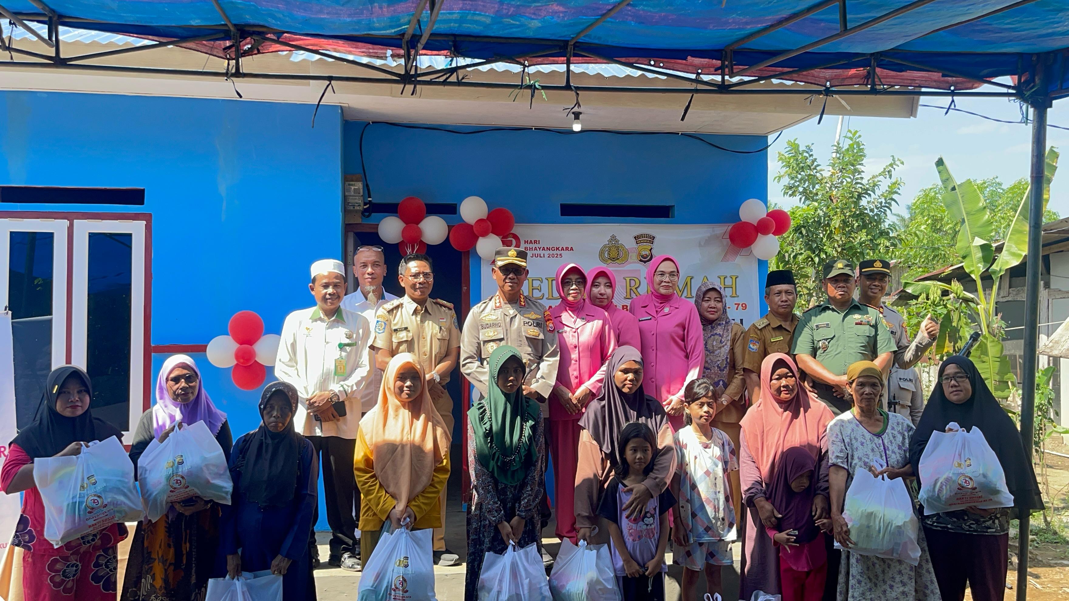 Rayakan HUT Bhayangkara ke-79, Polresta Bengkulu Bedah Rumah Buruh Harian