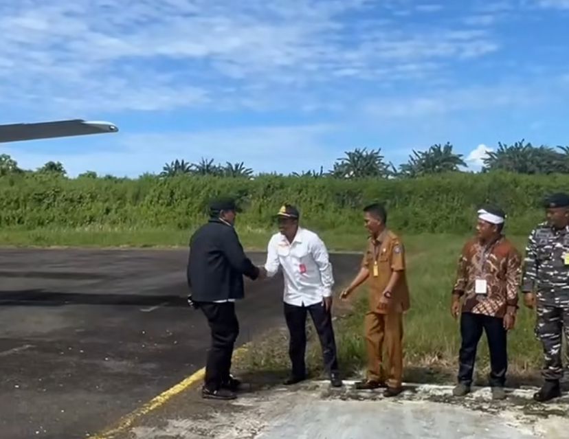 Wagub Bengkulu dan Stafsus Kemendagri Mulai Berkantor di Pulau Enggano