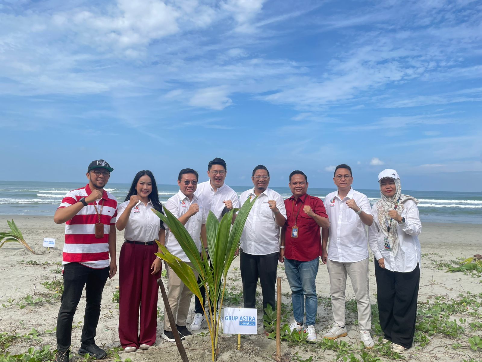 Astra Motor Bengkulu Dukung Program CSR Lewat Penanaman 10 ribu Pohon Kelapa
