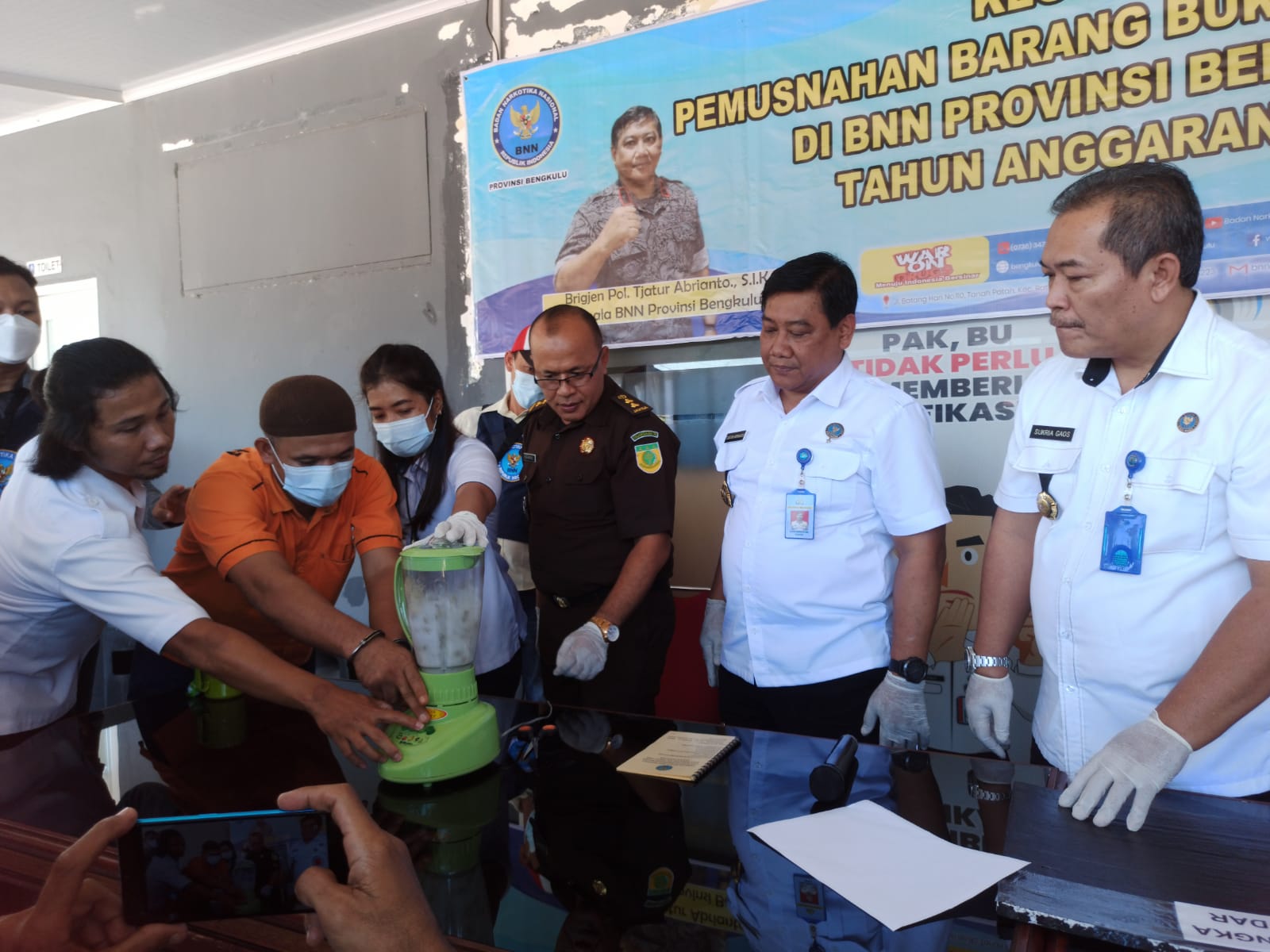 BNN Provinsi Bengkulu Blender Ratusan Pil Ekstasi 