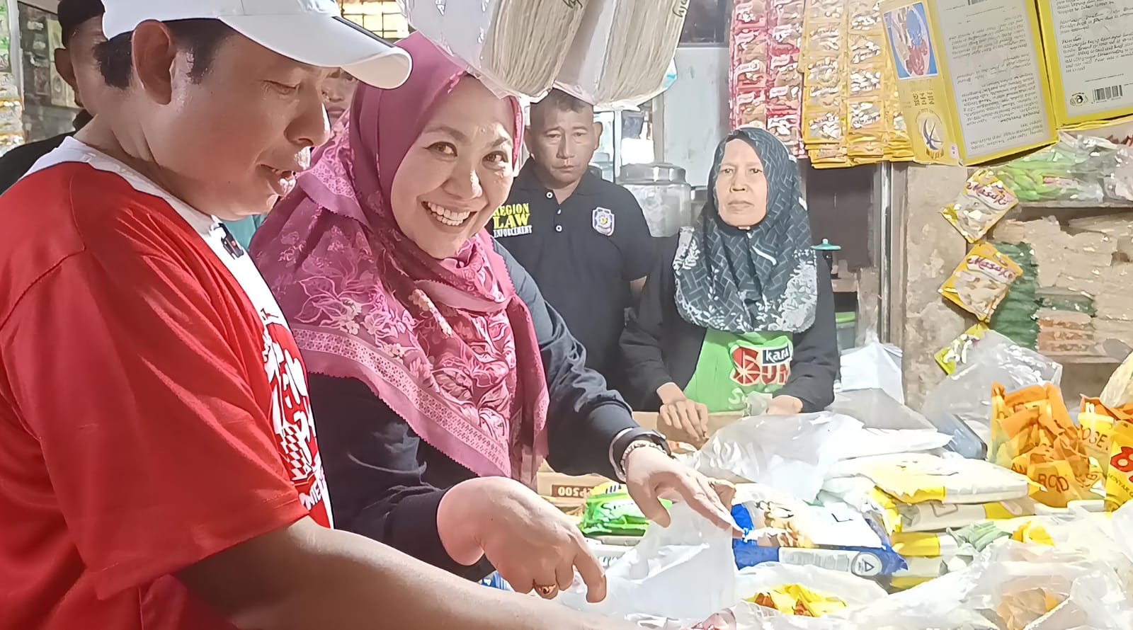 Usai Senam Pagi, Wali Kota Bengkulu dan Rombongan ASN Belanja di PTM, Dorong Masyarakat Ikuti Jejak
