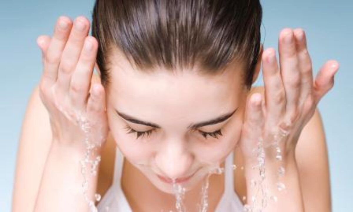 Gunakan Air Hangat Untuk Mencuci Muka, Bantu Merawat Kulit wajah Lebih Optimal