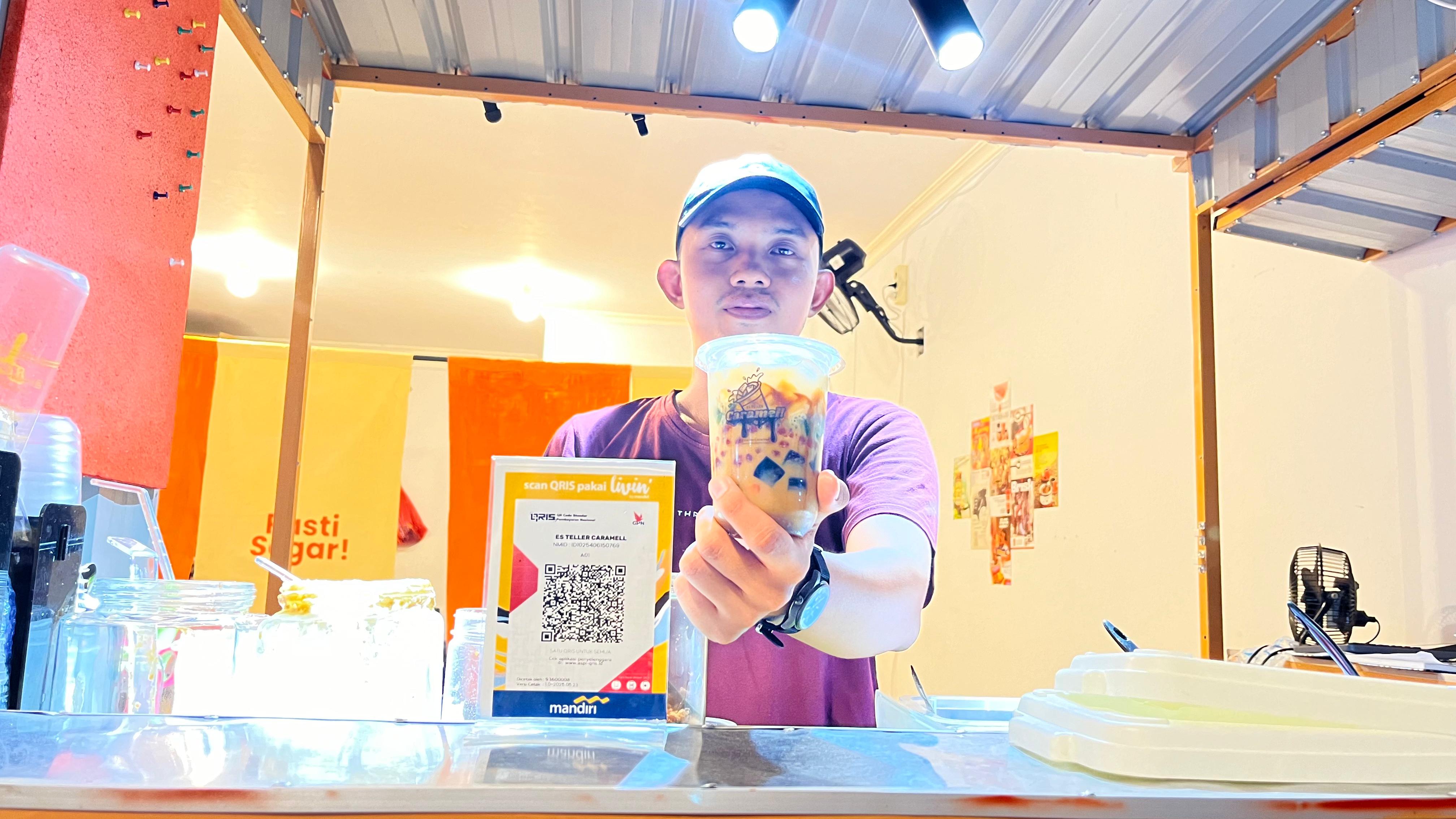 QRIS Pendorong UMKM Es Teler Caramel di Bengkulu Naik Kelas