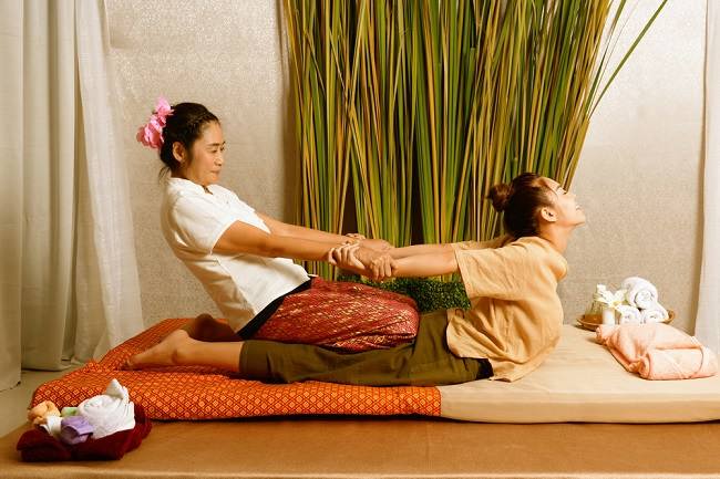 Bikin Tubuh Segar! Manfaat Thai Massage yang Sayang untuk Dilewatkan