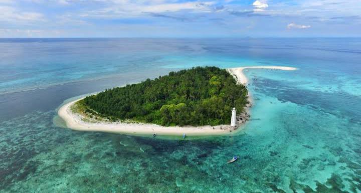 Keindahan Alam Pulau Lanjungkang, Pantai Paling Indah di Kepulauan Spermonde Sulawesi Selatan