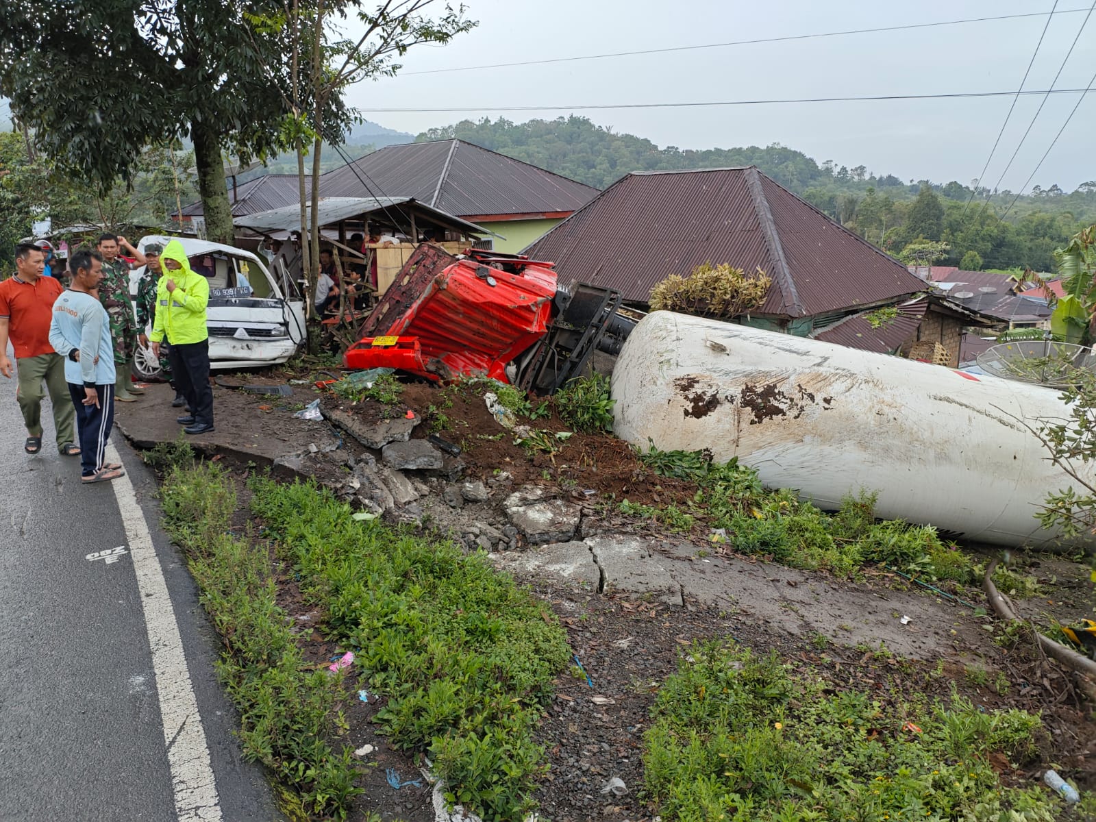 Truk LPG Tabrak Pick Up di Rejang Lebong, Lima Orang Luka-Luka